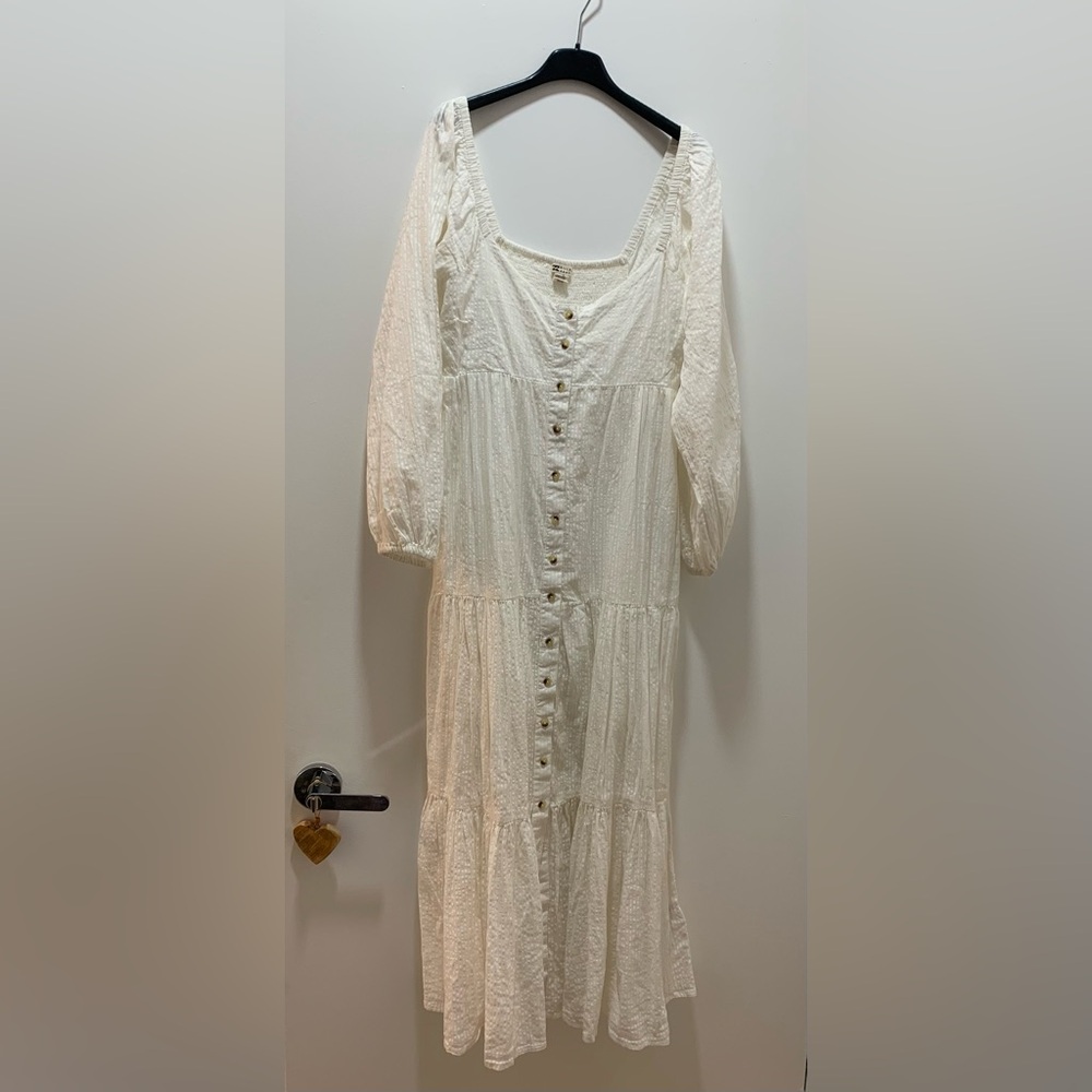 Billabong Starry Skies Maxi Dress with a deep scoop neckline (100% Cotton)